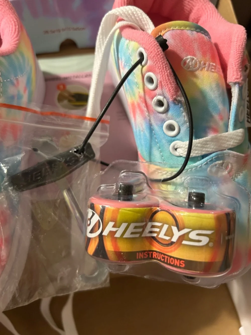 HEELYS The Original Wheeled Shoe Pro 20 Prints Ivory Ella Youth 13C NIB Tie Dye